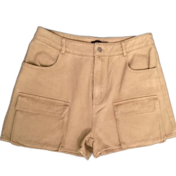 BLUE BLUSH LARGE TAN KHAKI HIGH WAISTED COTTON SHORTS WITH FRINT CARGO POCKETS - Picture 1 of 7
